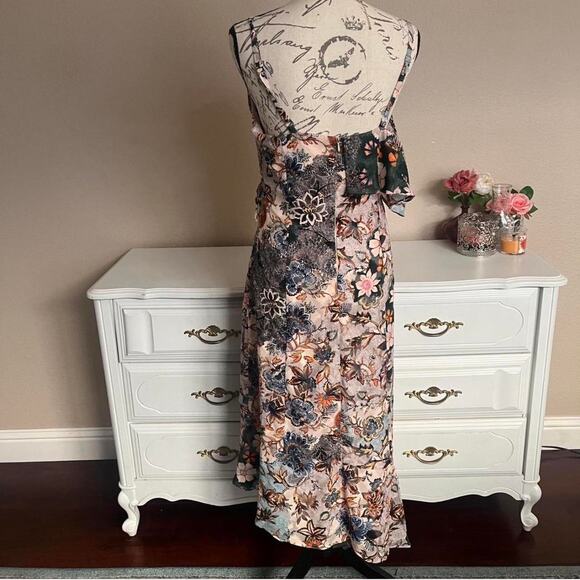 Floral maxi dress with ruffle - Picture 4 of 6